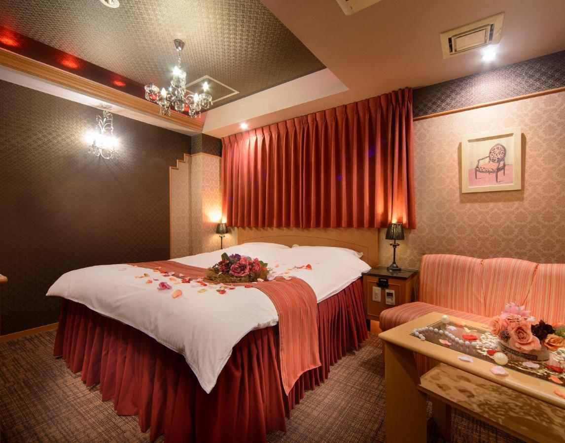 ホテル リトルチャペルクリスマス 梅田 (Adults Only) Ōsaka Extérieur photo