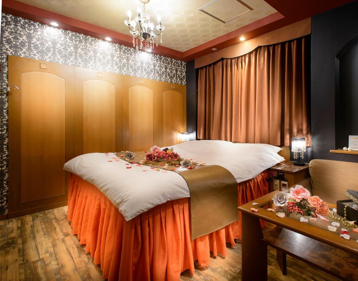 ホテル リトルチャペルクリスマス 梅田 (Adults Only) Ōsaka Extérieur photo
