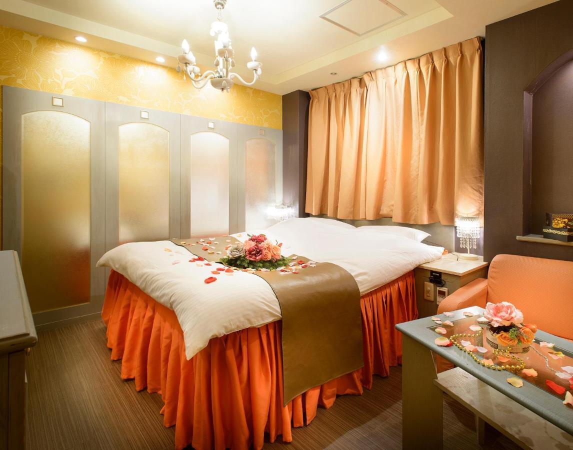 ホテル リトルチャペルクリスマス 梅田 (Adults Only) Ōsaka Extérieur photo